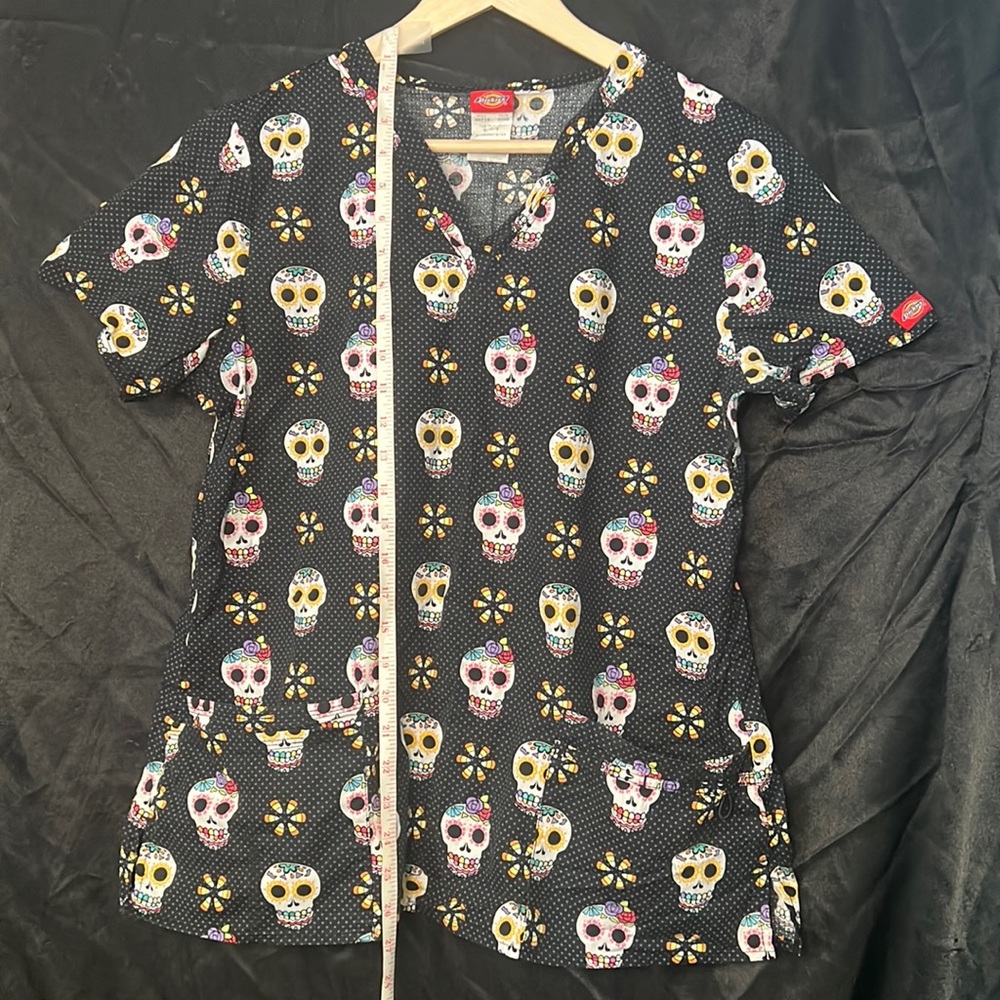 Dickies Skull Print Scrub Top